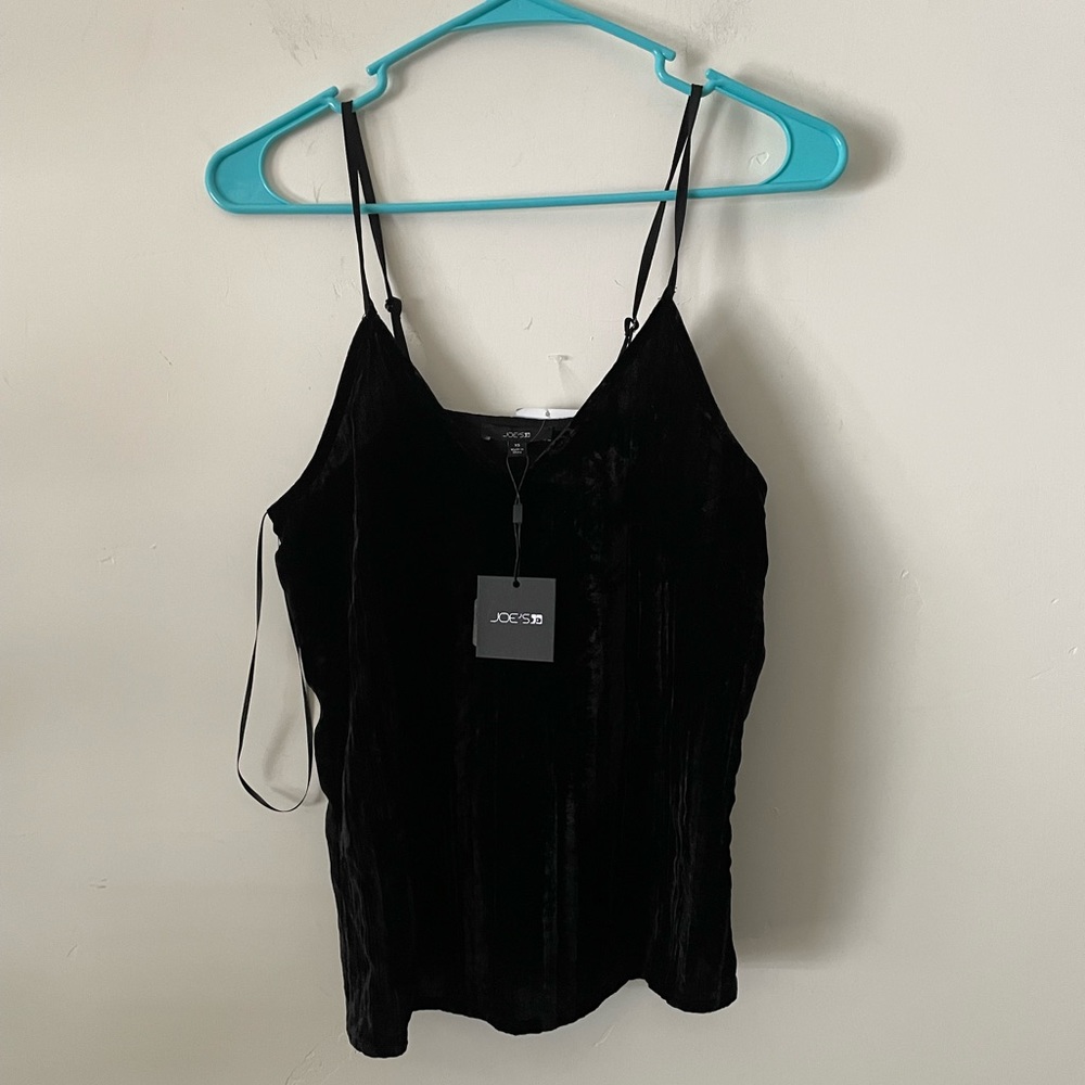 JOE’S cropped strapped ladies tank top.velvet 75% viscose 25%royon. Size XS